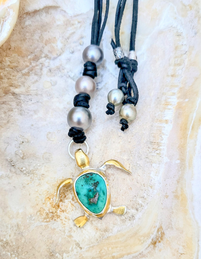 Silver and gold necklace with sea turtle, Emerald Valley Turquoise, with Tahitian pearls and hand-rolled kangaroo leather, Almakaia by Heike Otten, Jewelry for Mermaids, Jewelry for Ocean Lovers, Boho Chic Jewelry