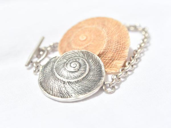 pulsera de plata con caracol de mar en forma de espiral, pulsera marítima, pulsera playera
