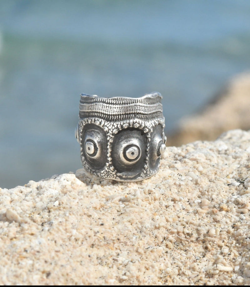 Anillo marítimo Almakaia de plata motivo erizo de mar