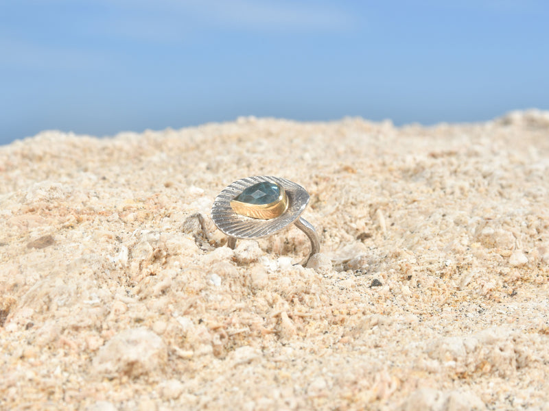 Anillo 'Esencia de Eleuthera': Turmalina Turquesa en Oro y Plata