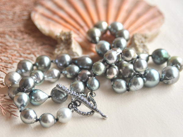 Treasures of the Pacific: Tahitian Pearl Necklace