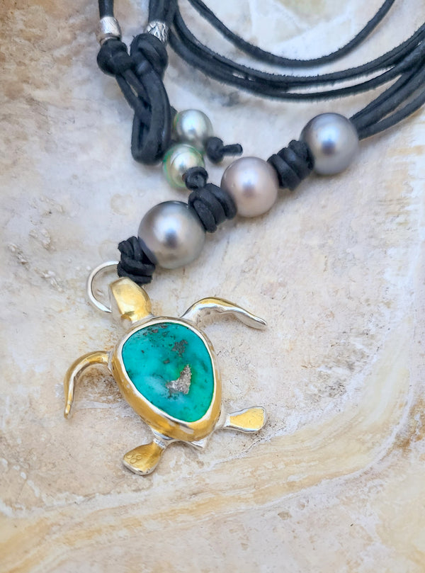 Silver and gold necklace with sea turtle, Emerald Valley Turquoise, with Tahitian pearls and hand-rolled kangaroo leather, Almakaia by Heike Otten, Jewelry for Mermaids, Jewelry for Ocean Lovers, Boho Chic Jewelry