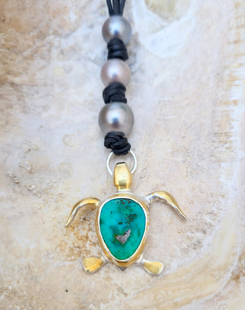 Silver and gold necklace with sea turtle, Emerald Valley Turquoise, with Tahitian pearls and hand-rolled kangaroo leather, Almakaia by Heike Otten, Jewelry for Mermaids, Jewelry for Ocean Lovers, Boho Chic Jewelry