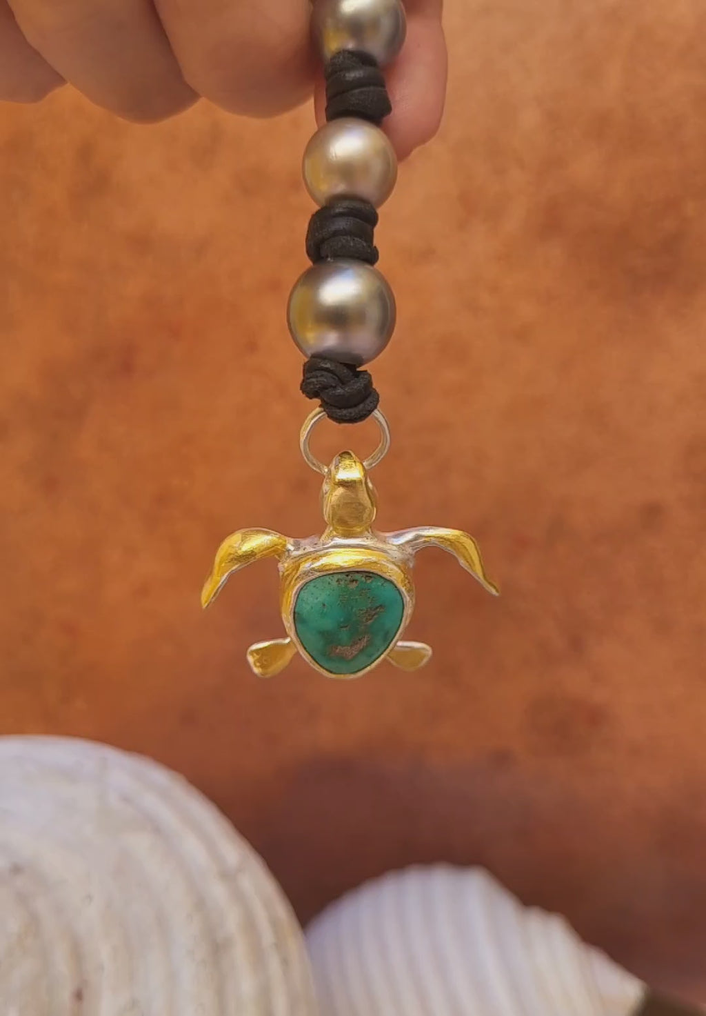 Silver and gold necklace with sea turtle, Emerald Valley Turquoise, with Tahitian pearls and hand-rolled kangaroo leather, Almakaia by Heike Otten, Jewelry for Mermaids, Jewelry for Ocean Lovers, Boho Chic Jewelry